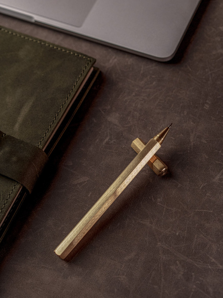Красивая гелевая ручка с корпусом из полированной латуни, металлическая .