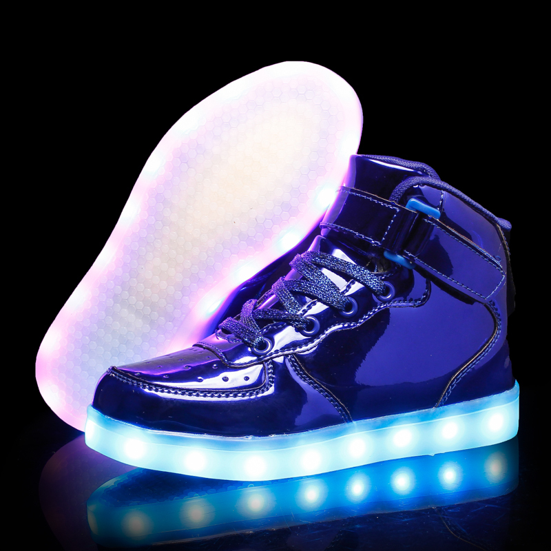 Кроссовки с подсветкой. Кроссовки со светящейся подошвой. Кроссовки со светящейся подошвой для девочек. Светящиеся кроссовки для мальчиков.