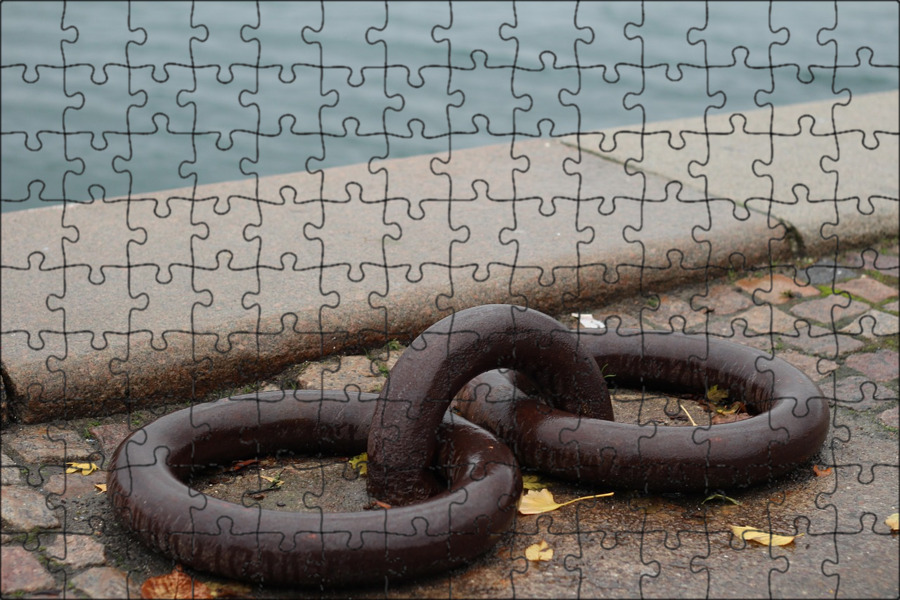 Port chain. Chain port. фото кольца на улице. улица цепная. цепи на улице фото.