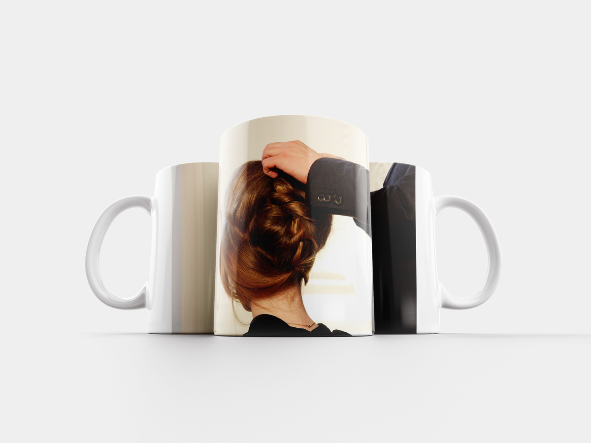 кружки волосы. в кружке волос. цвет волос кружки. в девушки и одна кружка. в кружке волос.