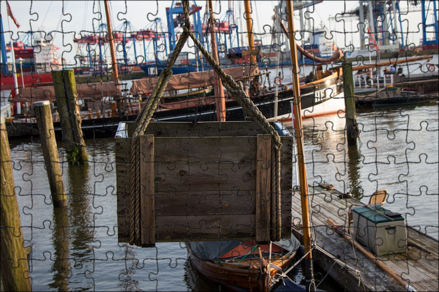 портовый склад. транзитно-перевалочные склады. морские контейнеры в порту. колядичи контейнерный терминал. порт ящики.