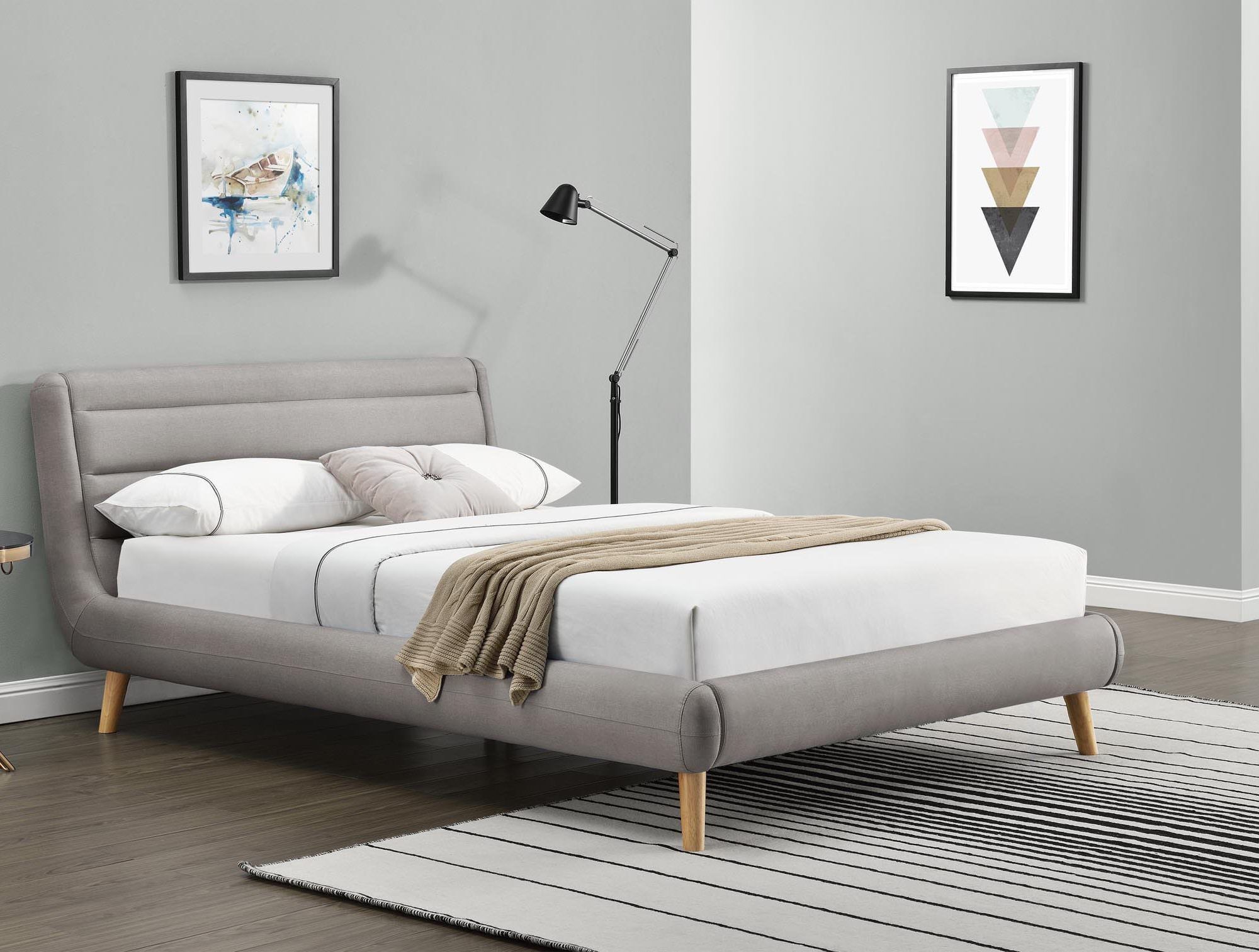 двуспальная кровать с мягким каркасом