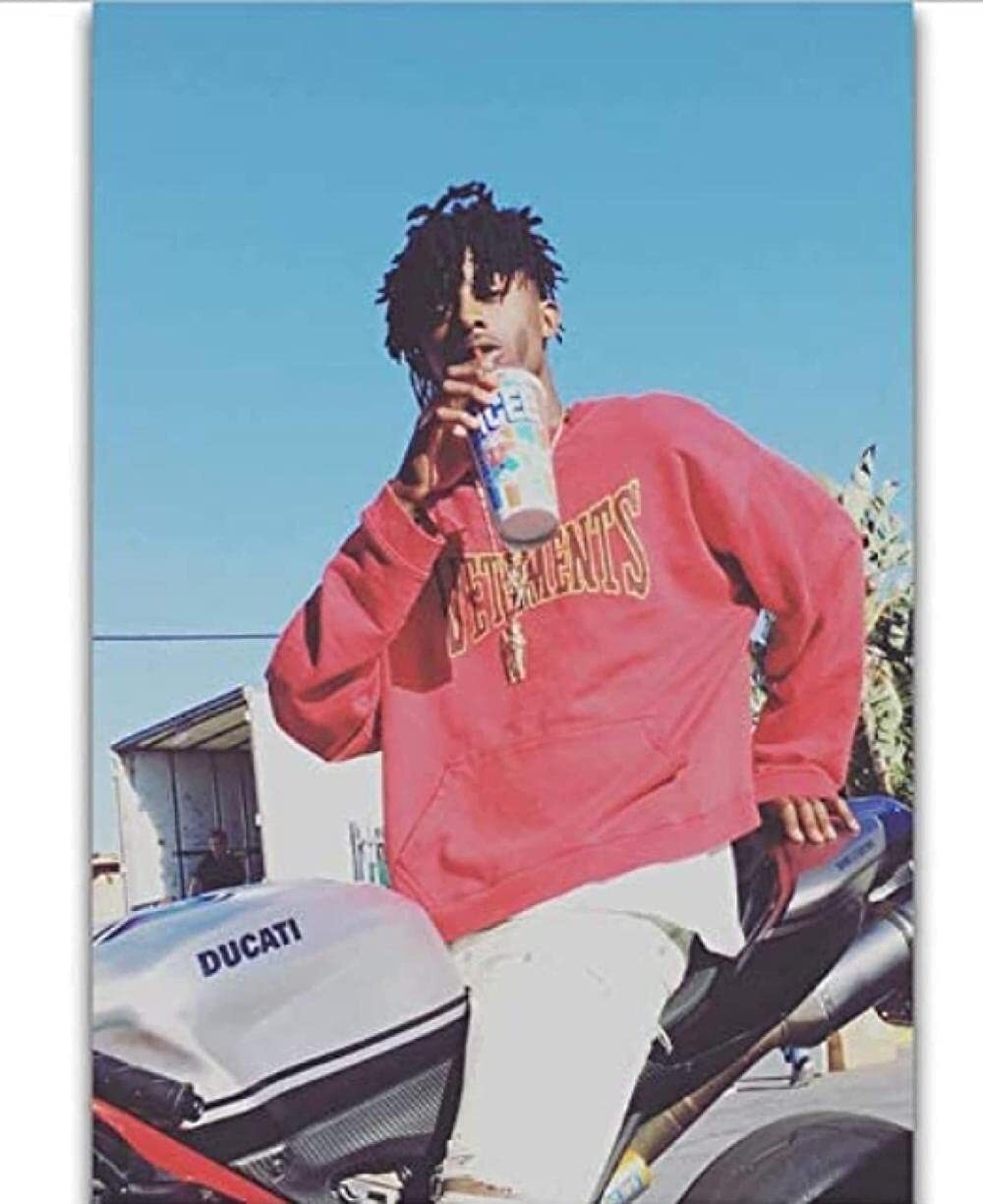 Включи playboi carti. Playboicarti обложка. Playboicarti курит. Magnolia playboicarti обложка. Playboicarti на аву.