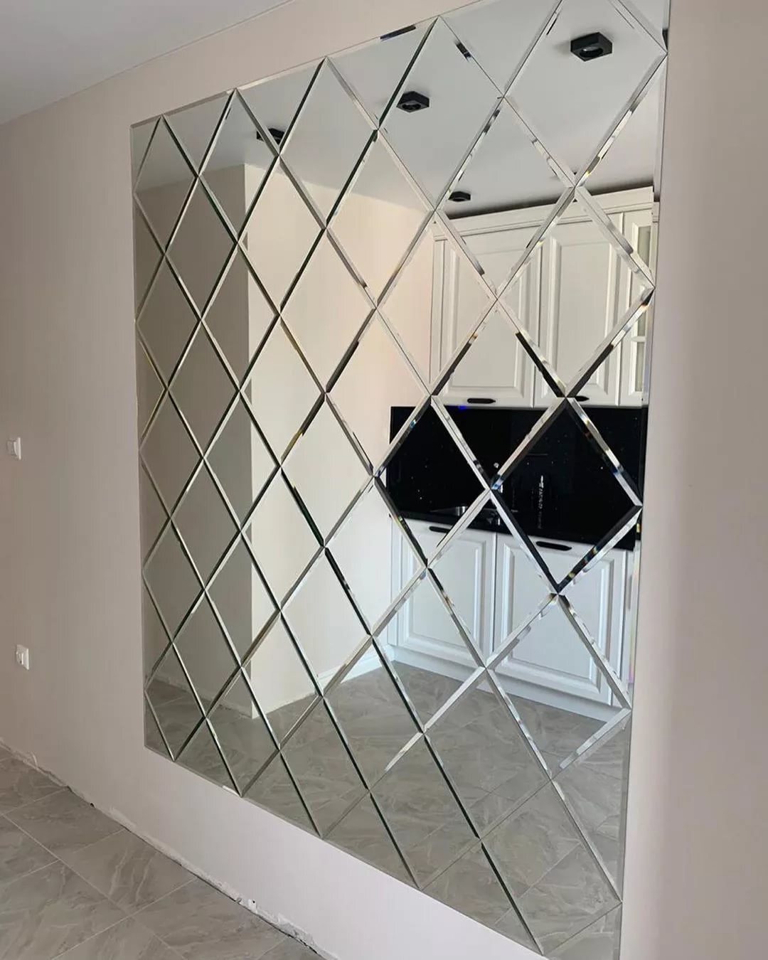 Зеркальные панели на стену фото в интерьере