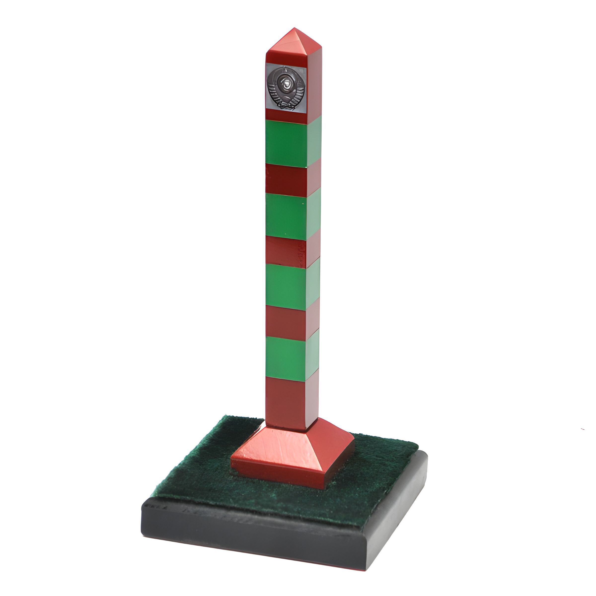 Погран столб. Погран столб. 2816 столбик пограничный. Пограничный столб 1945 года. Погран столб.