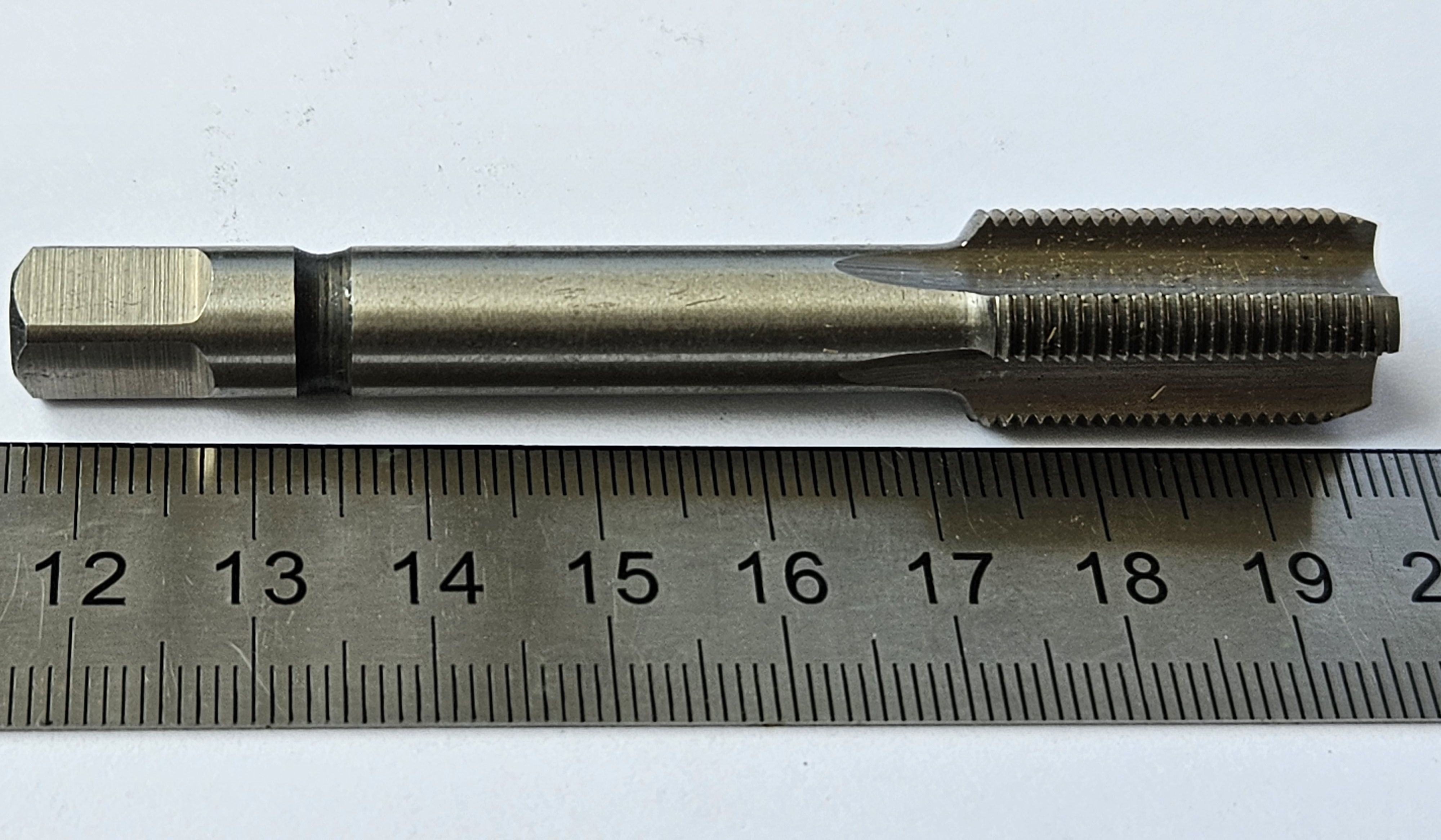 Метчик м10. Метчик м10