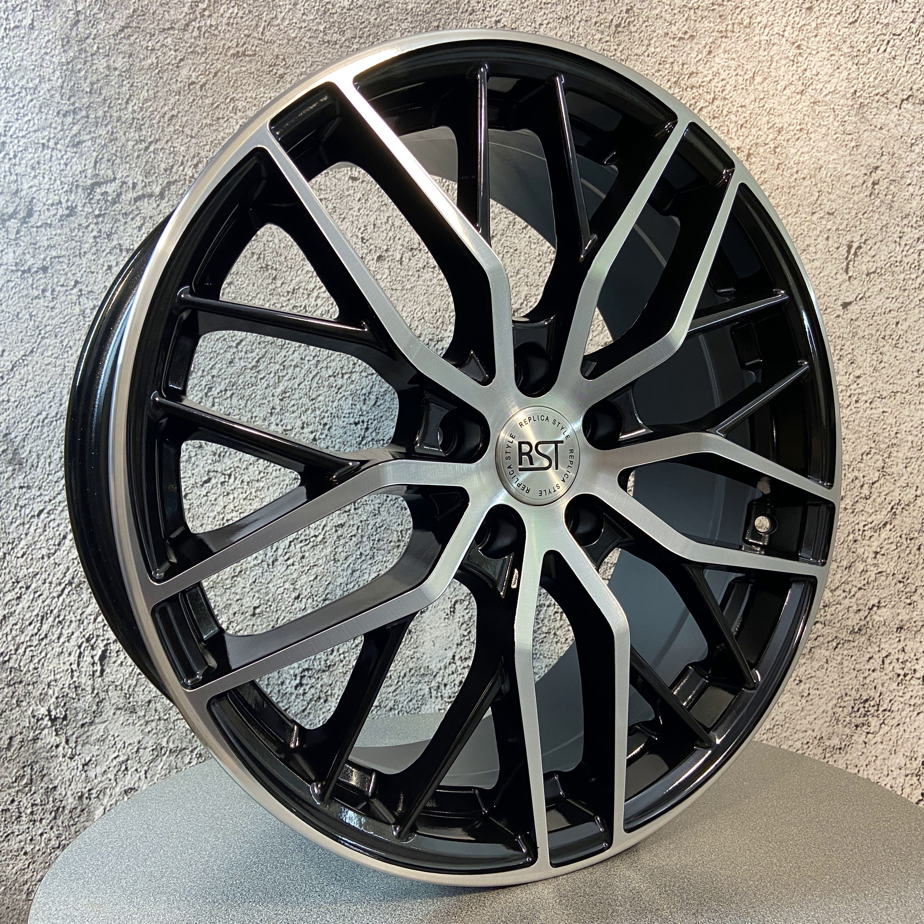 RST  Колесный диск Литой 17x7.5" PCD5х114.3 ET45 D67.1