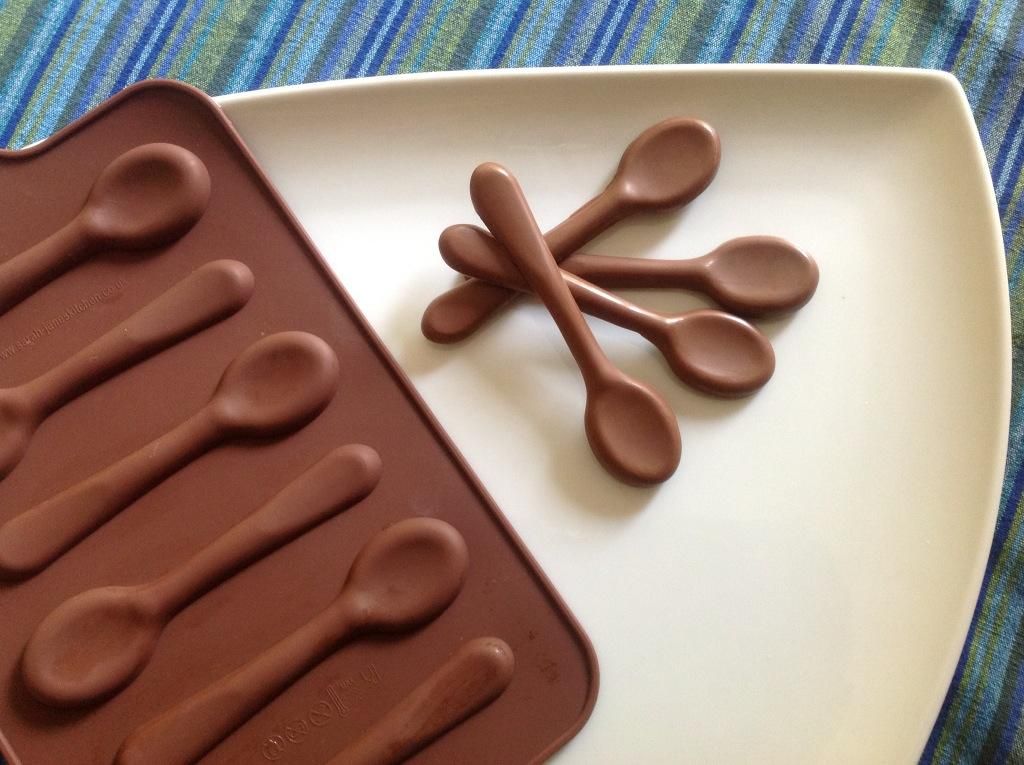 Поставь шоколад. Шоколадная ложка. Шоколадные ложечки. Ложки из шоколада. Ложки из шоколада набор.