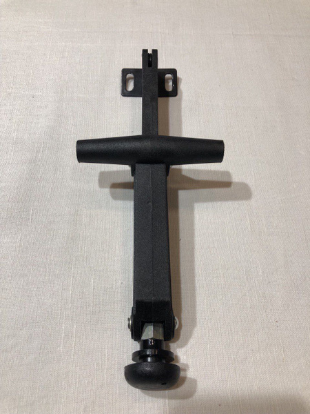 МТЗ Фиксатор форточки. МТЗ 80, 82, 892, 920, 952, 1021, 1025, 1221 ...