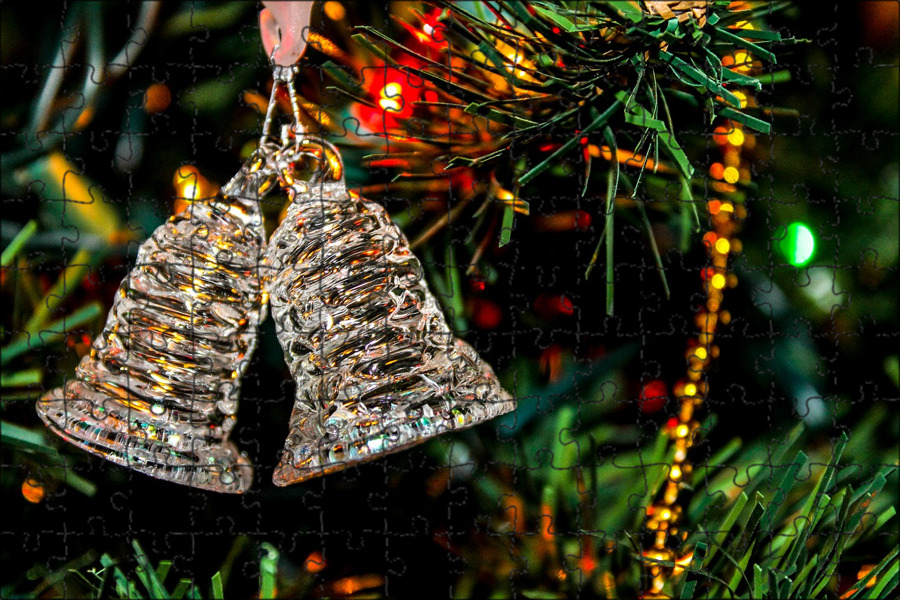 Новогодние колокольчики. Рождественские колокольчики на елке. Колокольчик на елку. Колокольчик с елочкой. Елочные колокольчики