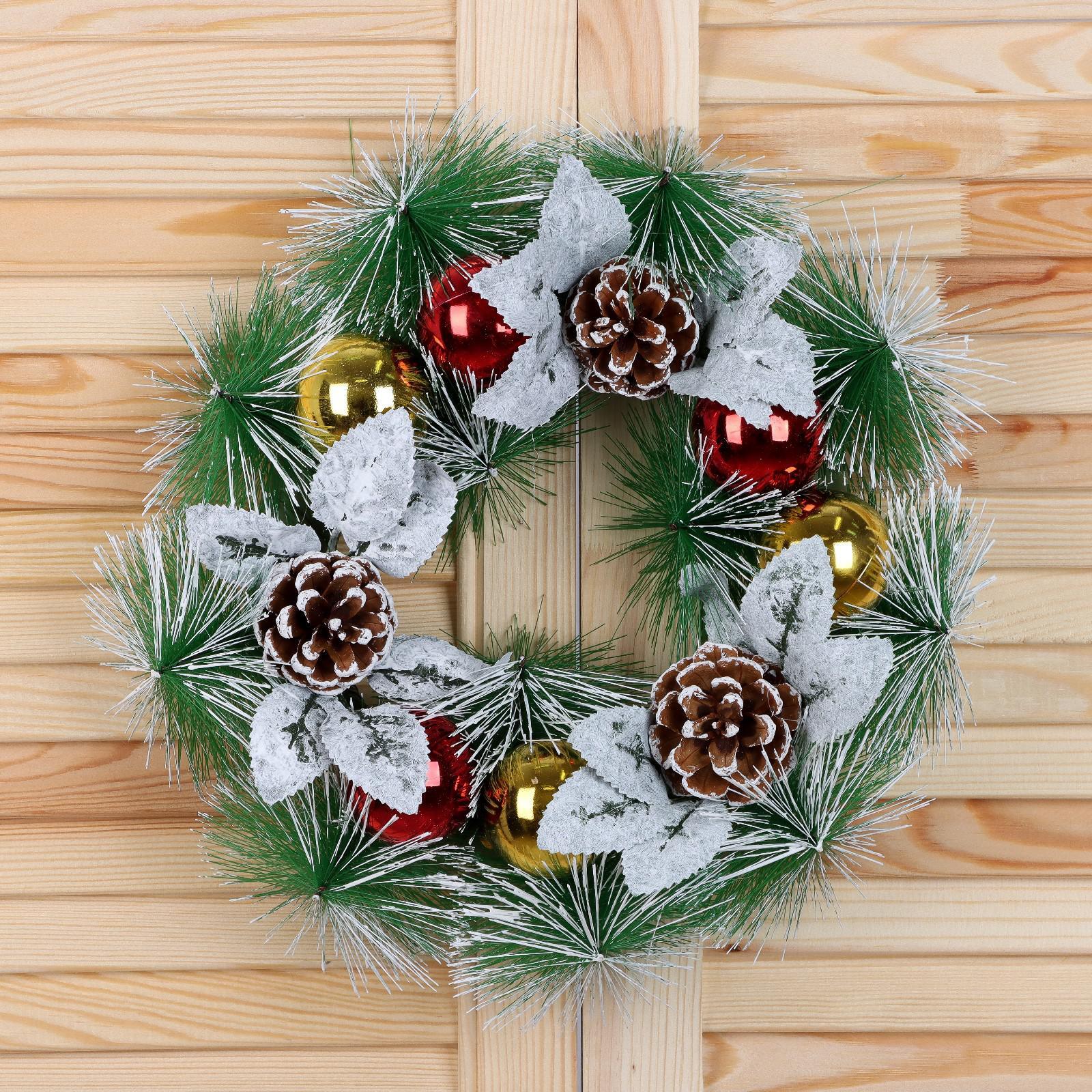 Венок новогодний на дверь d - 27 см "Шишки и листики в инее"