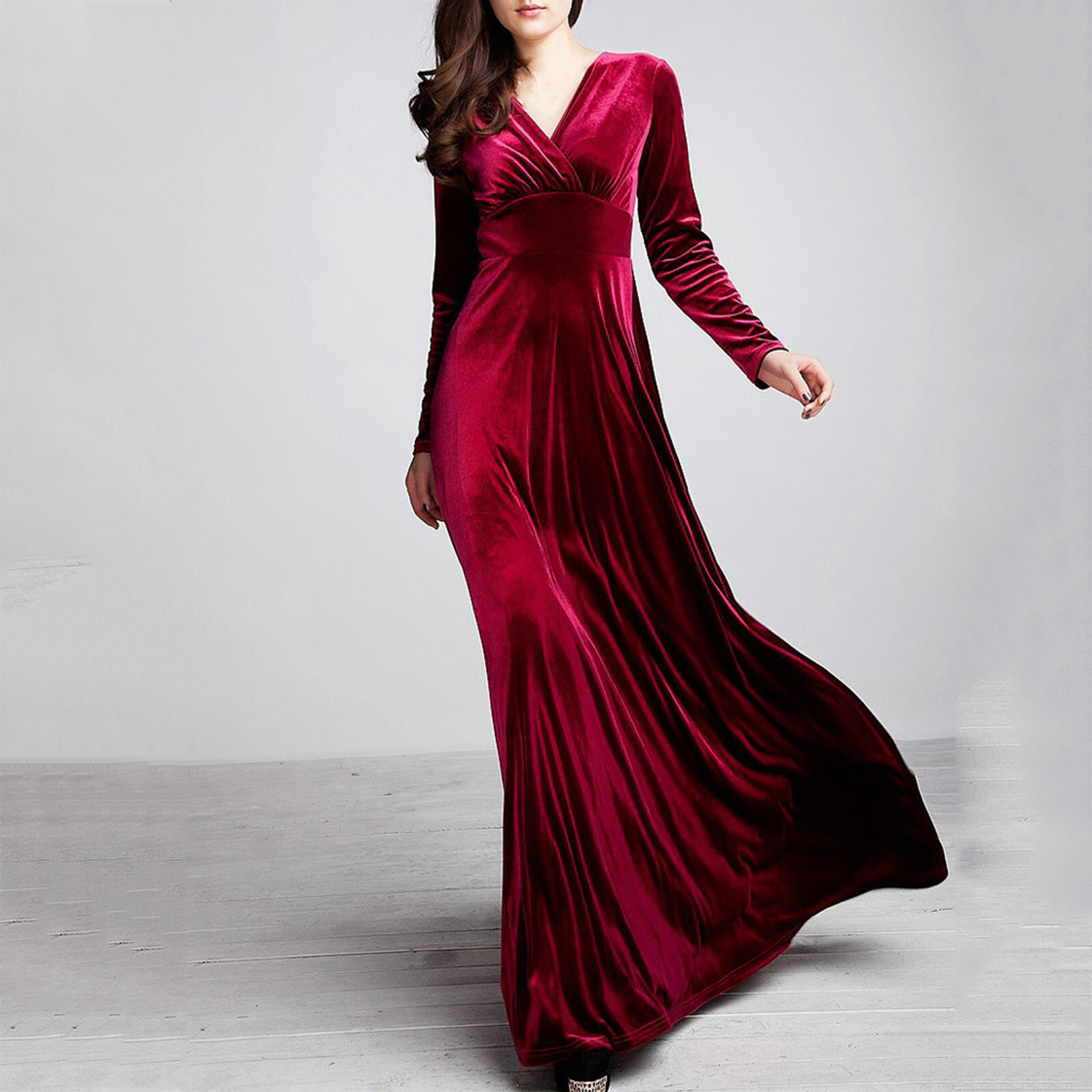 Бордовое платье с рукавами