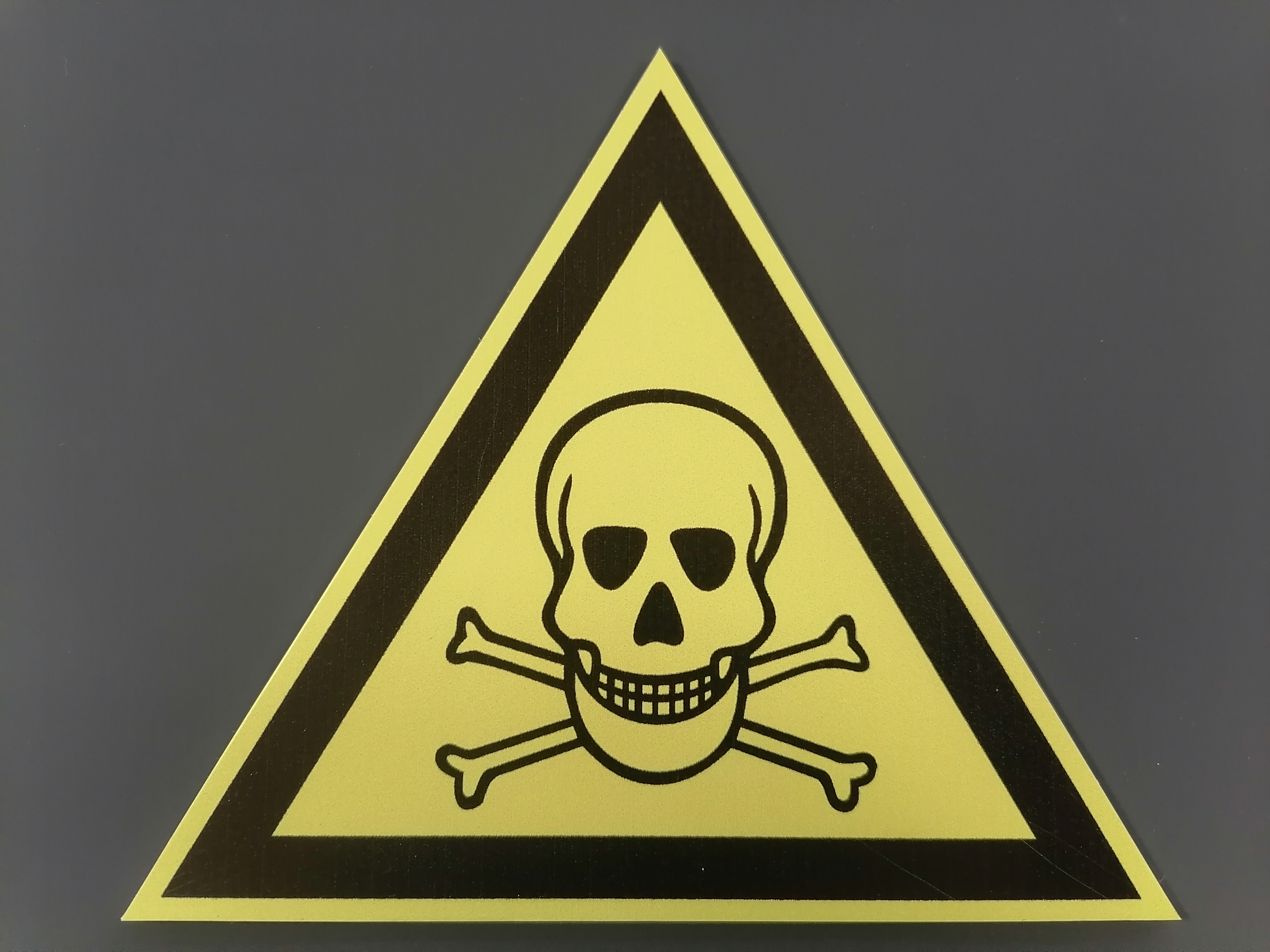 Опасность 3.3. Опасно ядовитые вещества. Знаки безопасности ядовитые вещества. Знак опасно ядовитые вещества. Токсичные вещества знак.