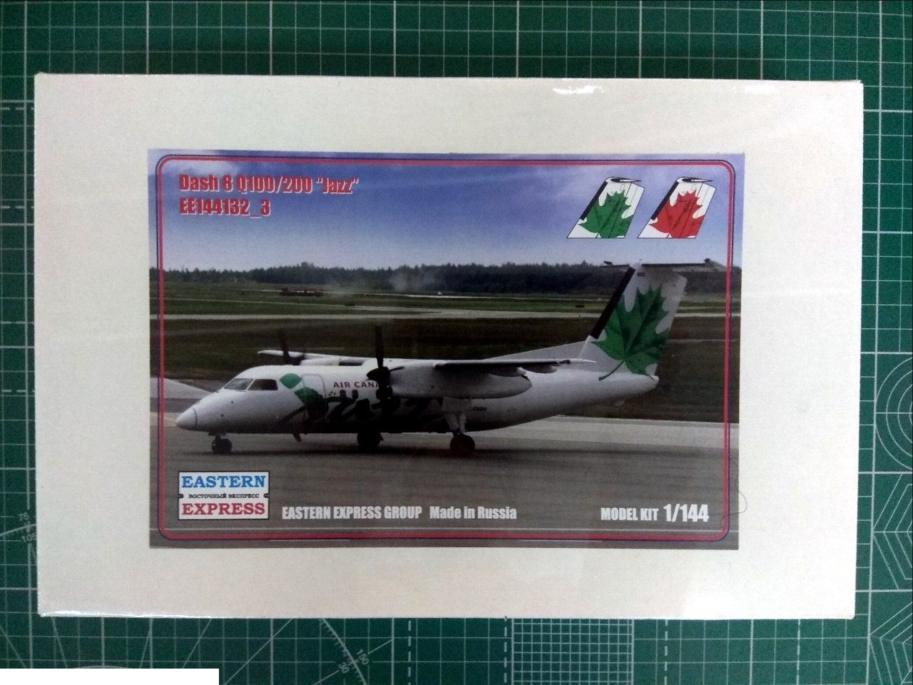 Сборная модель Восточный Экспресс ЕЕ144132_3 Dash 8 Q200 JAZZ Масштаб 1/144