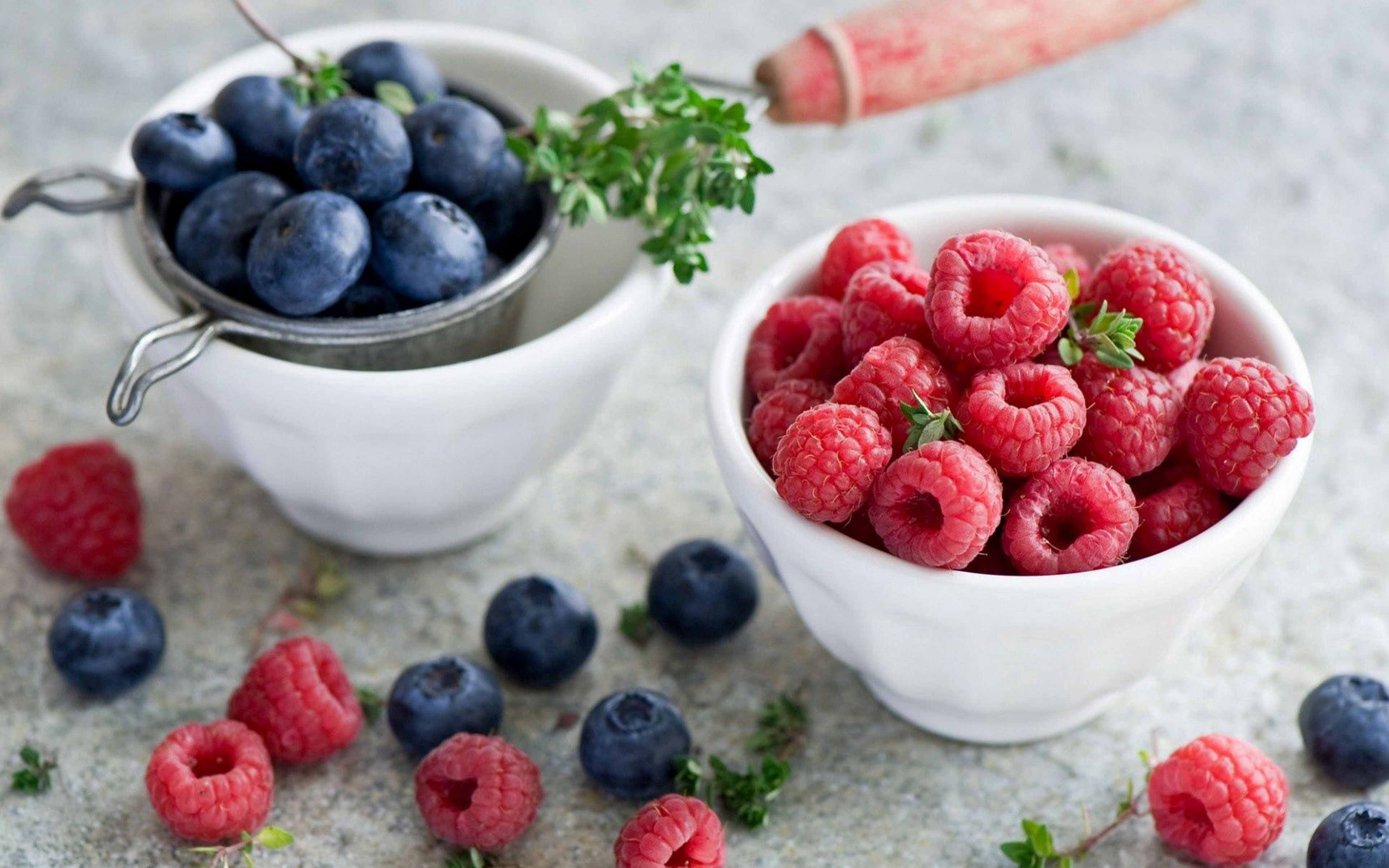 Warming berries. Малина и голубика. Черника голубика малина. Ягоды черника с малиной. Клубника голубика малина.