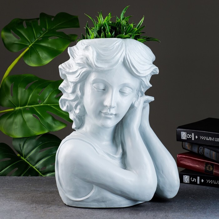 Фигурное кашпо с девушкой. Ваза девушка керамика. Ваза девочка с бантом. Ваза девочка с бантиком. Ваза девочка.