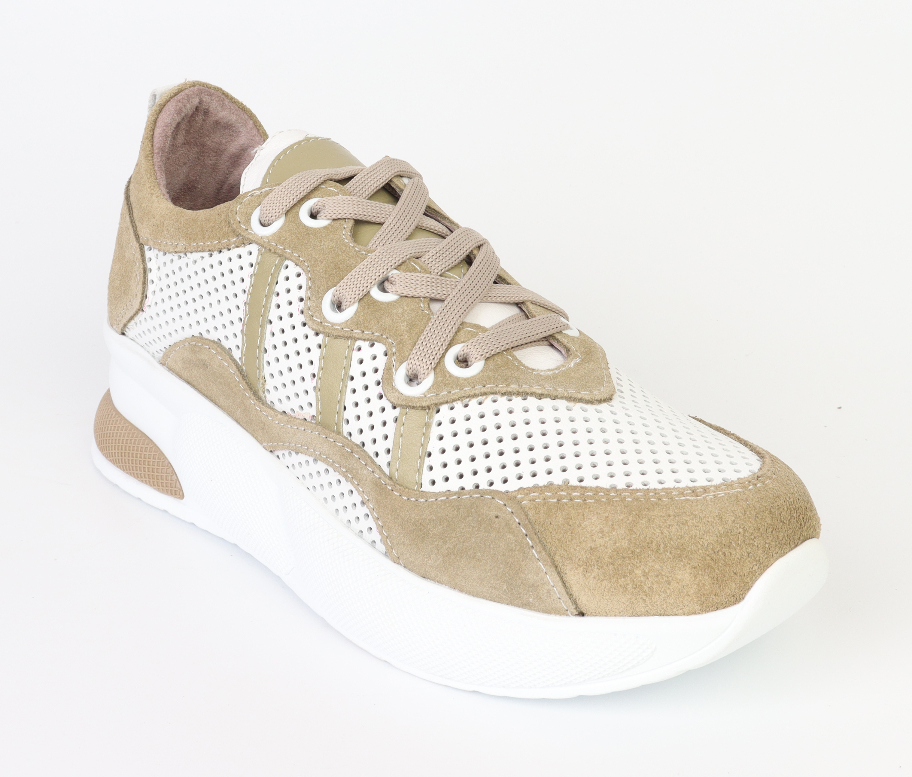 Word step. World кроссовки. Uworld usmle. тц москва казахстан. World step.