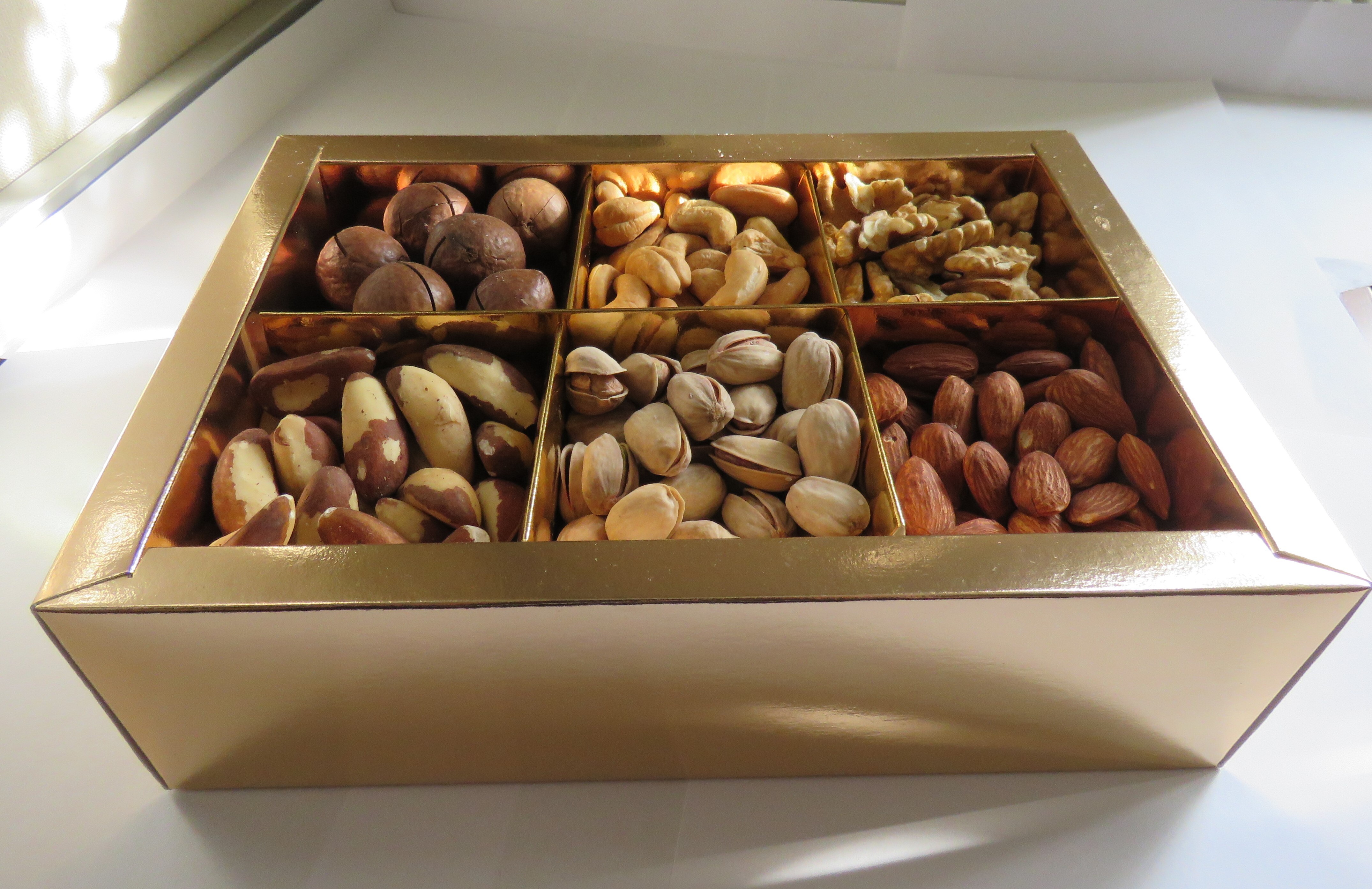 Набор орехов в коробке