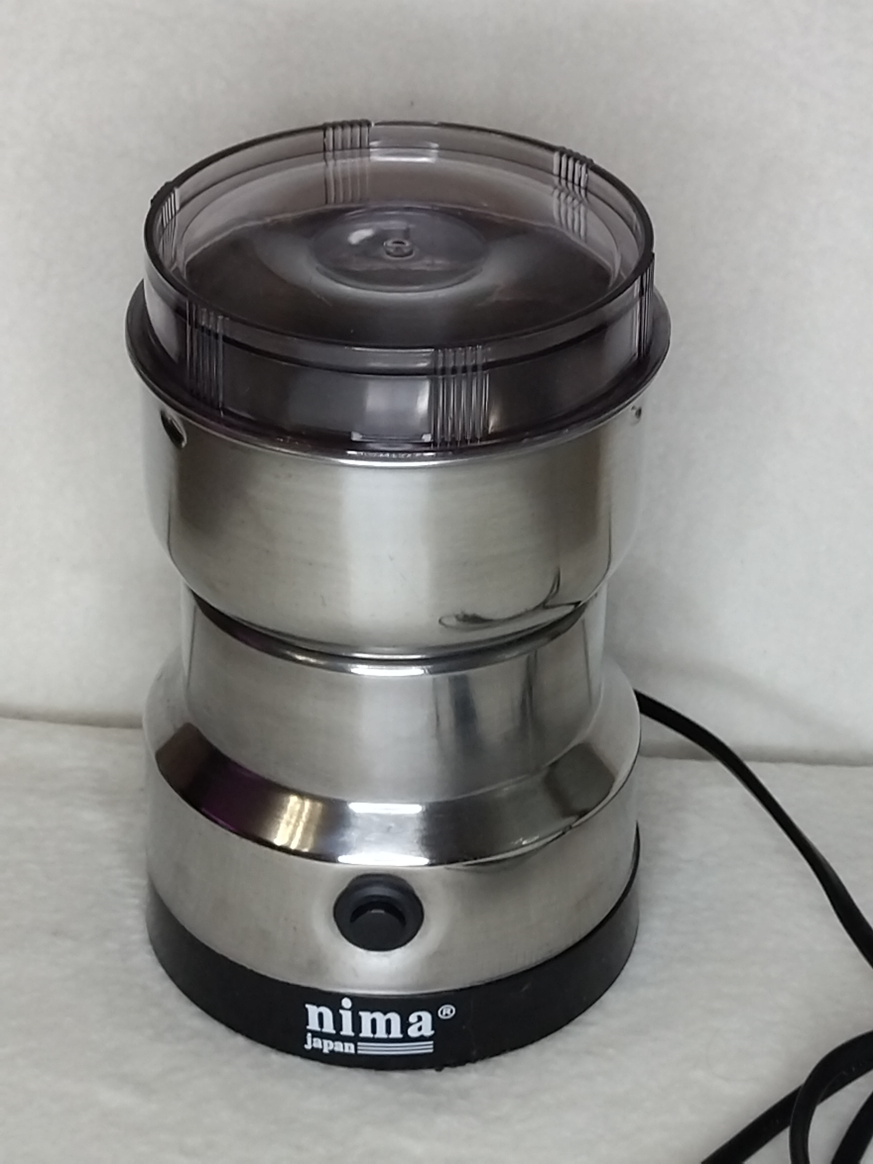 Кофемолка электрическая оборудована мощным мотором мощностью 150 Ватт для б...