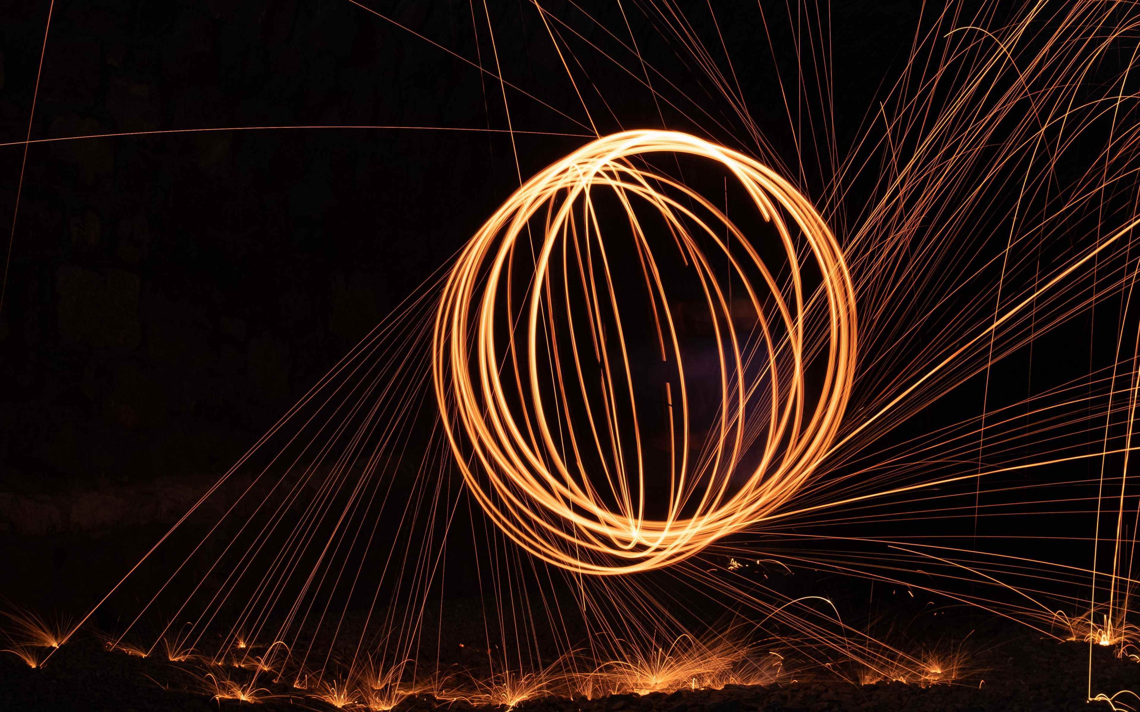 огни на длинной выдержке. фотосессия с бенгальскими огнями. бенгальские огни на длинной выдержке. огонь на выдержке. фризлайт бенгальскими огнями.