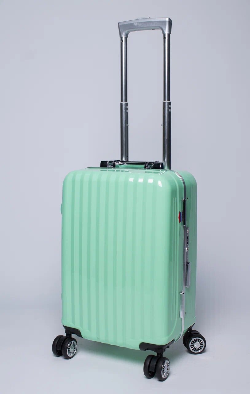 Чемодан ручная кладь xs. Пластиковый чемодан для ручной клади. Чемодан american tourister 55х40х20. Чемодан ricardo annadel. Чемодан ручная кладь xs.