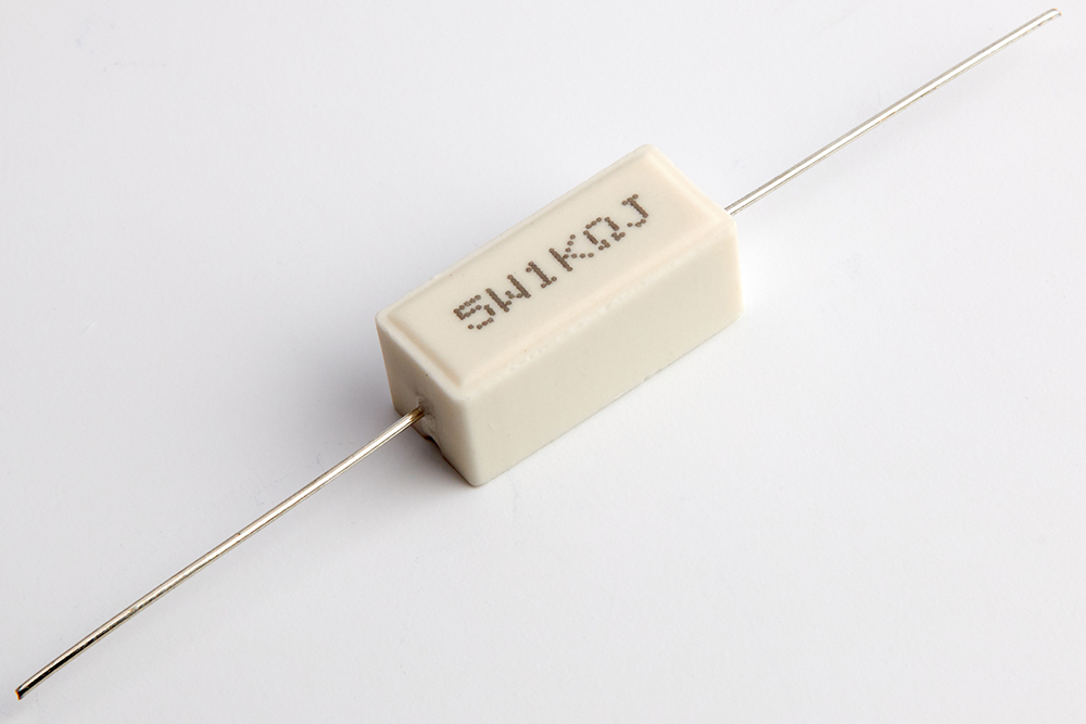 Sqp 10w 560 ом 5%. Резистор проволочный мощный цементный. Резистор проволочный мощный цементный. Резистор 1. Проволочный резистор.