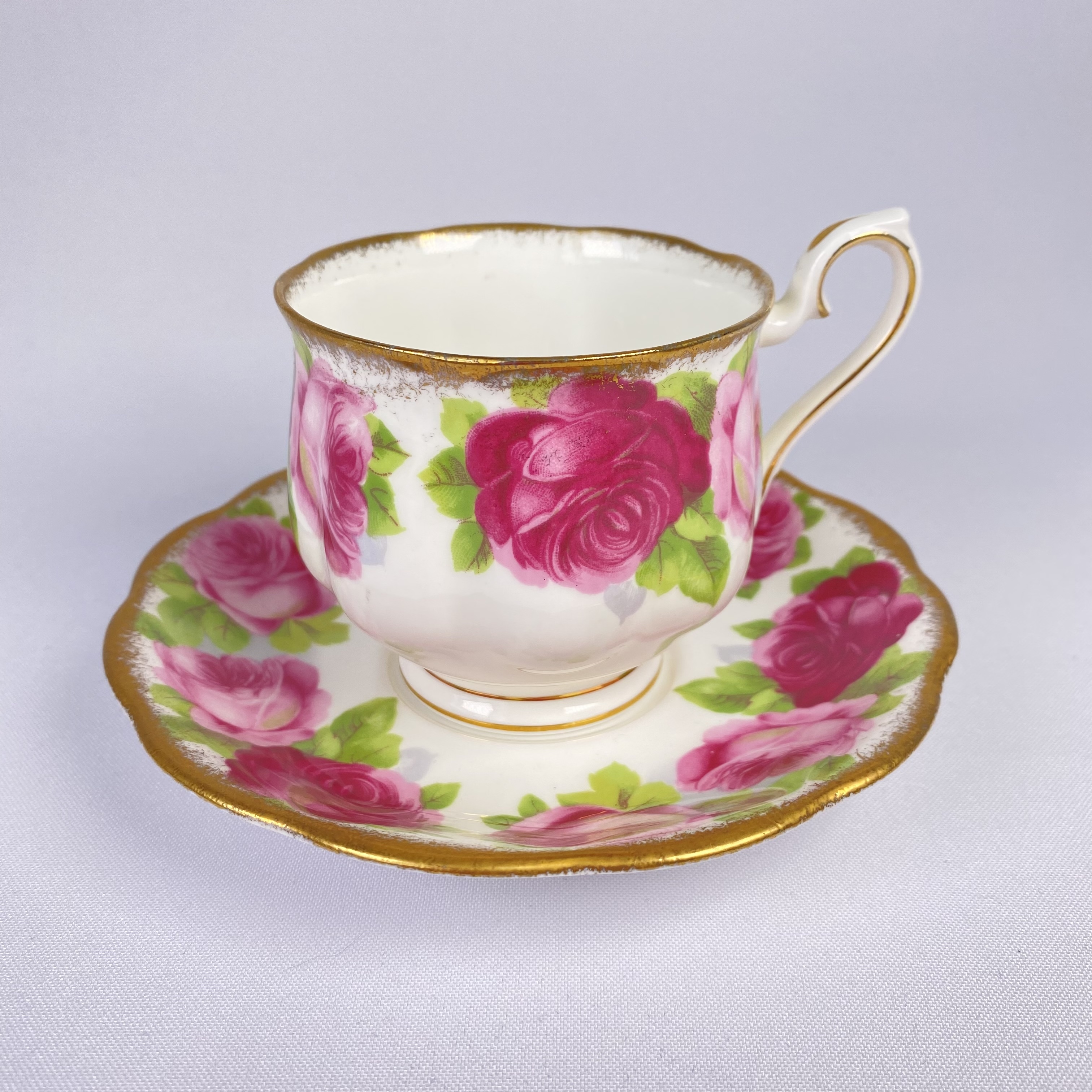 Чайная пара Royal Albert "Old English Rose". Костяной фарфор, Англия. Клеймо 45-60-е гг.