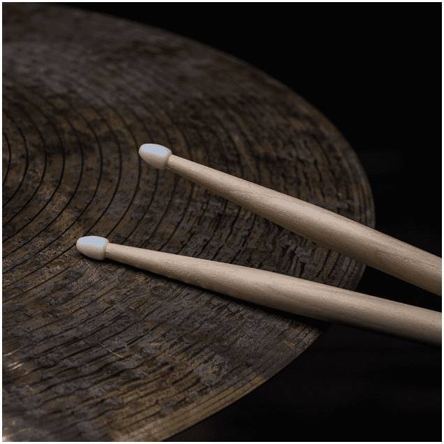 VIC FIRTH 5B N Барабанные палочки орех