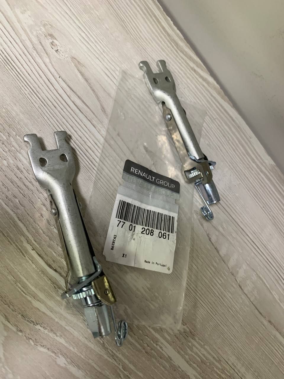 Регулировочная планка задних колодок ларгус. Распорная планка дастер. Распорная планка рено логан. Распорная планка ларгус. 7701208061 renault разводной механизм.