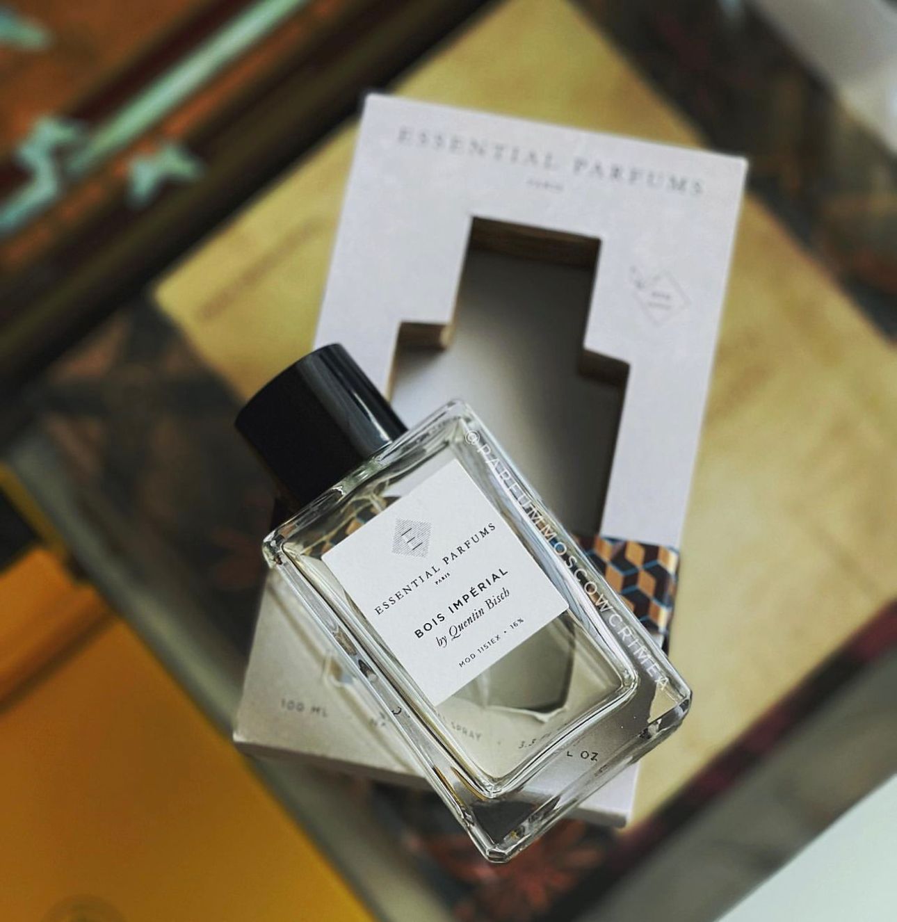 Lagerfeld bois de vetiver. Karl Lagerfeld bois d`Ambre 50 мл.