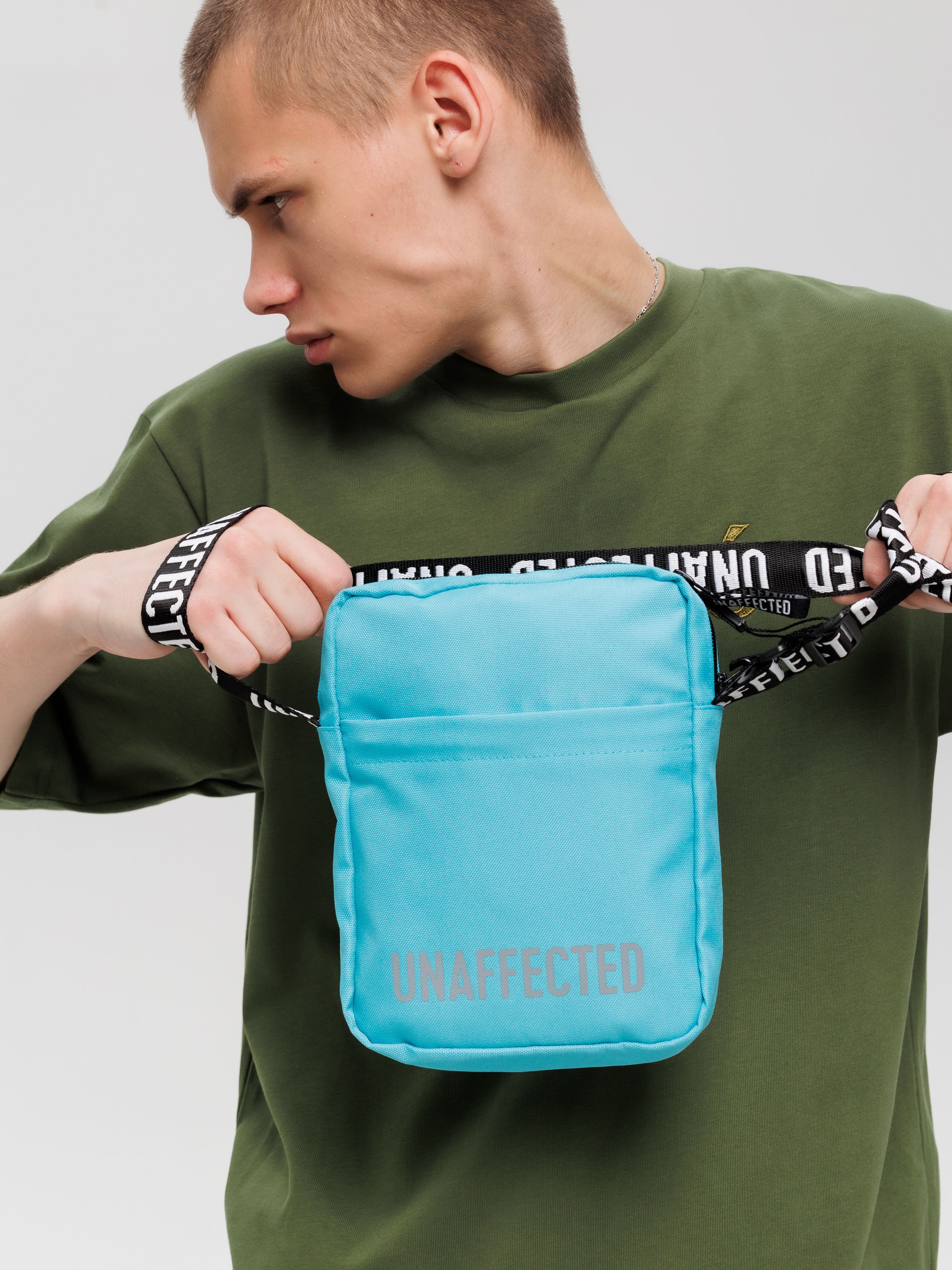 Сумка unaffected. Adidas Camo Bag. Сумка на пояс adidas Originals Camo Waistbag. Барсетка адидас Camo. Сумка Original Penguin.