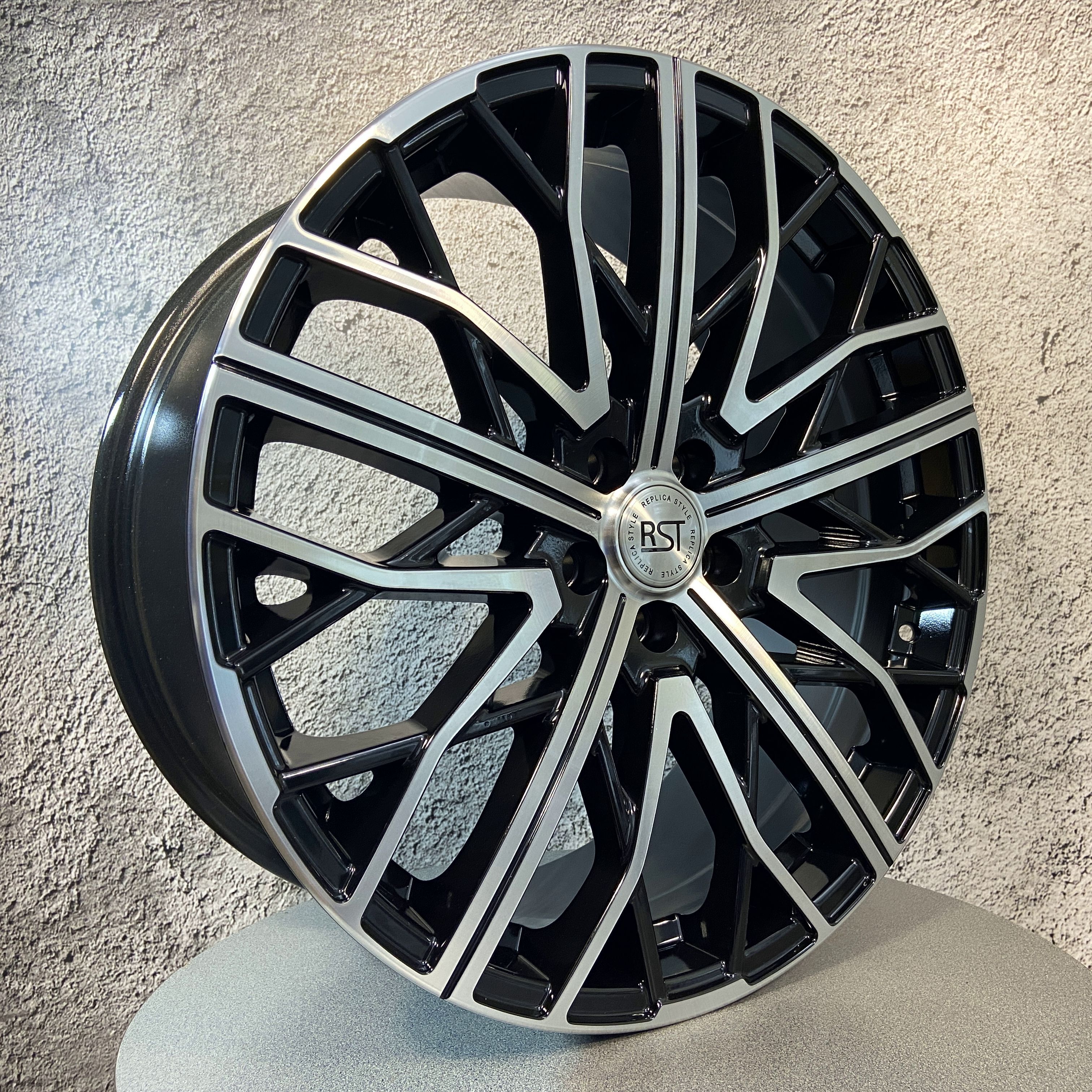 RST  Колесный диск Литой 20x8.5" PCD5х108 ET45 D63.4