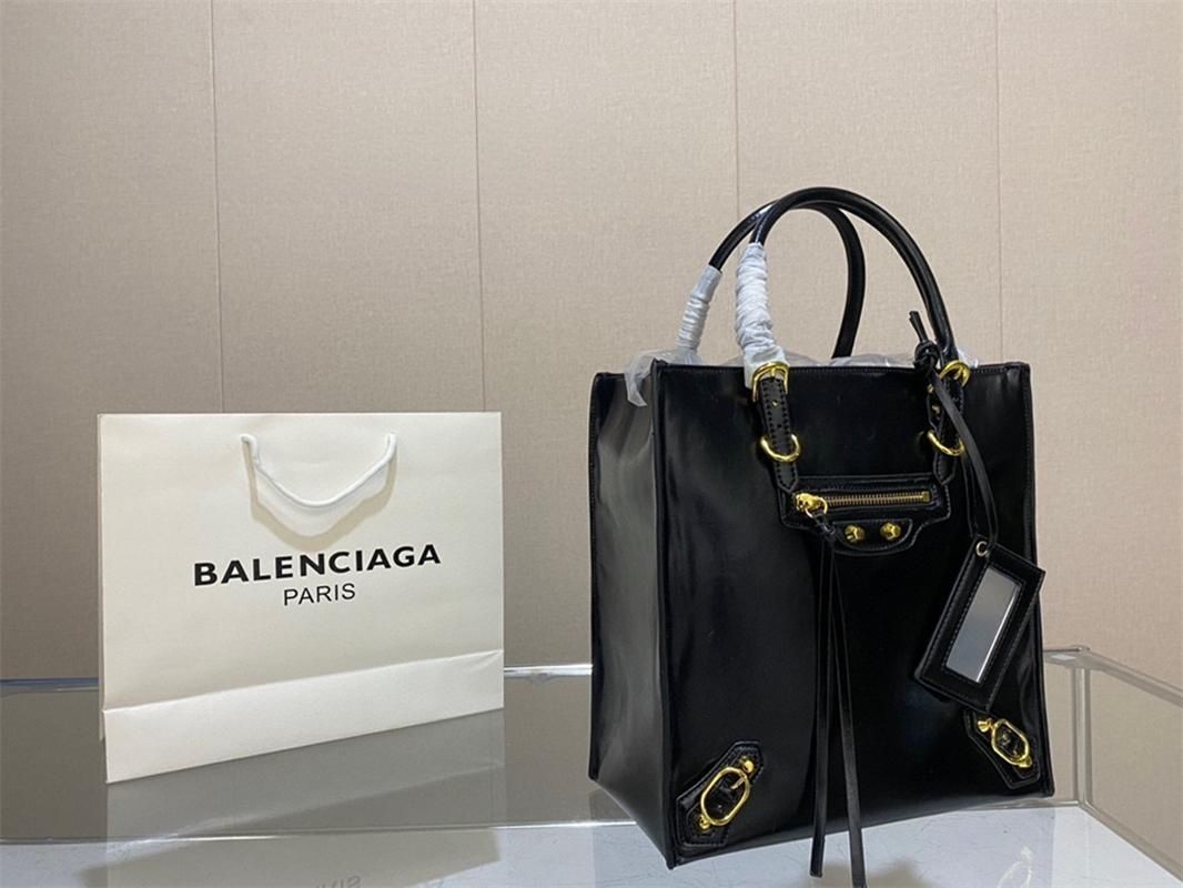 Balenciaga перевод