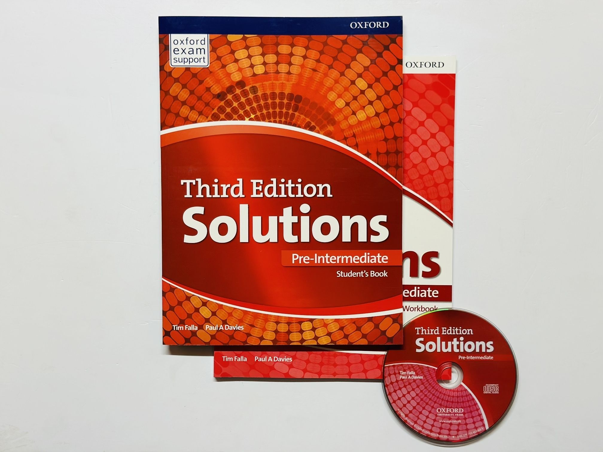 Solutions pre intermediate 3rd edition students book