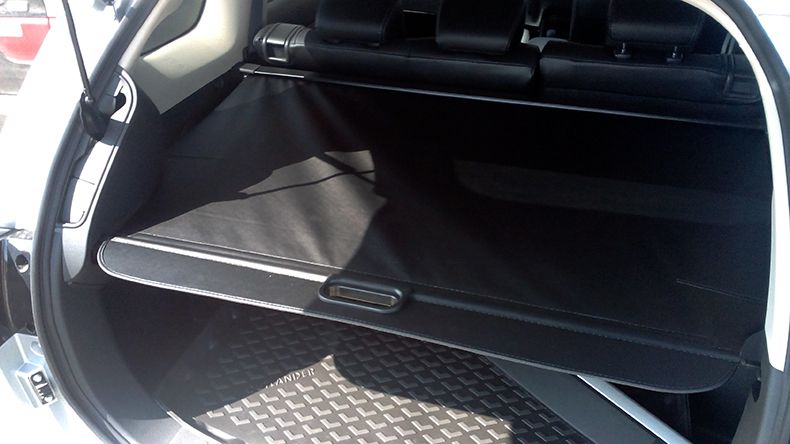 Шторка багажника аутлендер 3. Шторка багажника Mitsubishi Outlander 2013. Полка багажника Mitsubishi Outlander XL. Полка багажника Аутлендер 3.