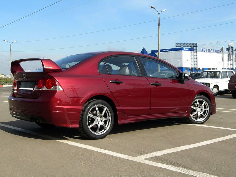 Обвес на Honda Civic 8 4D