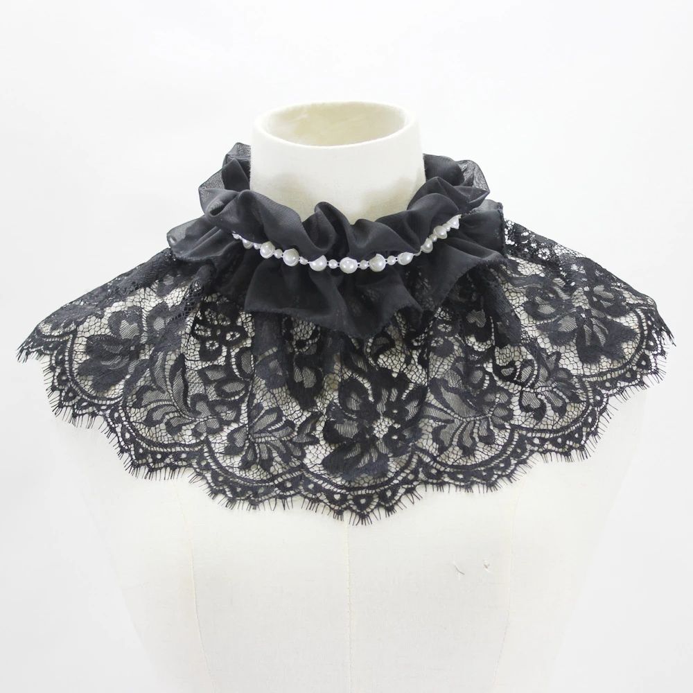 Жене на воротник. High, Ruffled Collar.