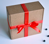 Подарочная коробка с наполнителем и атласной лентой 22,5х22,5х10,5 см. Крафтовая коробка/ Упаковка для подарка/ Коробка для подарка/ Упаковочная коробка / Красивая коробка - изображение