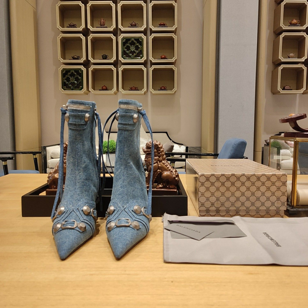 Ботинки Balenciaga - купить с доставкой по выгодным ценам в интернет ...