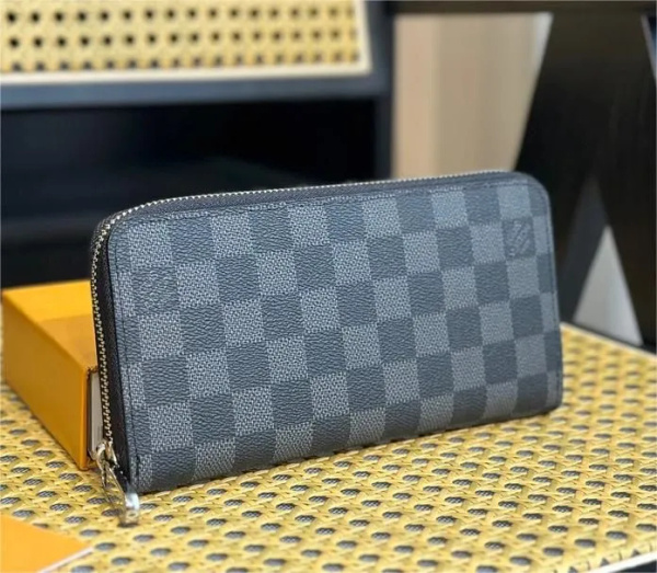 Кошелек дорожный Louis Vuitton - купить с доставкой по выгодным ценам в ...