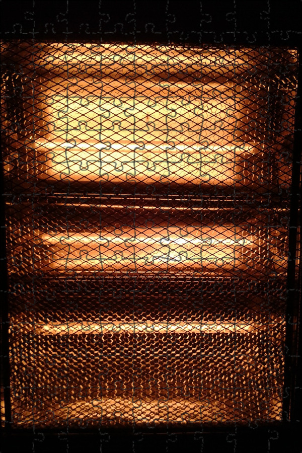 Hot glow. Glow Flame нить накаливания. Лампа отопительная Огненная. Горячее свечение. Обогрев пламенем кафе