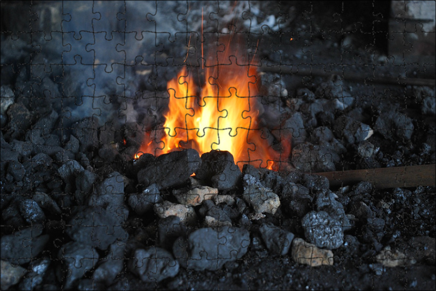 Без углей. Горение каменного угля. Каменный уголь горит. Сжигание каменного угля. Сгоревший каменный уголь.