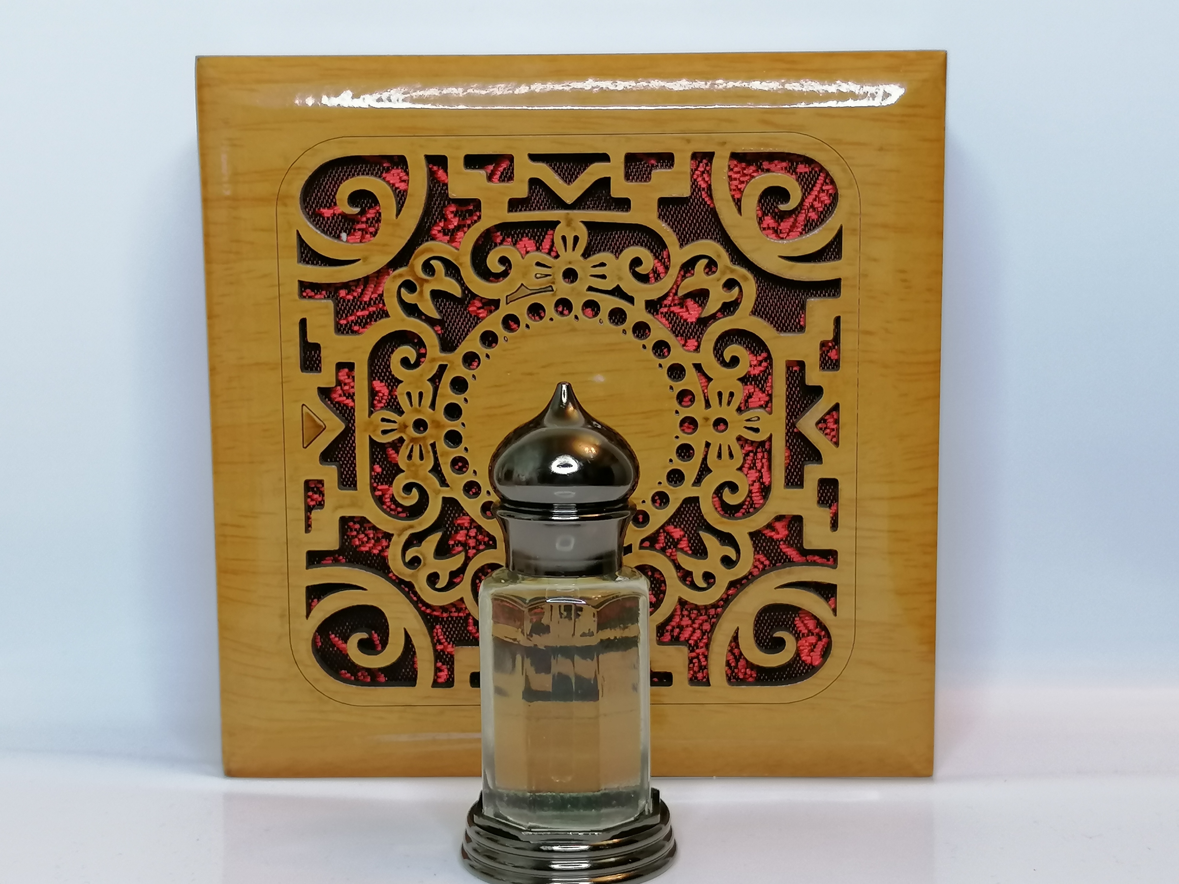Amber wood мужские. Масляные духи Swiss Arabian Layali. Amber Wood духи. Amber аромат. Духи Шейх Амбер Вуд.
