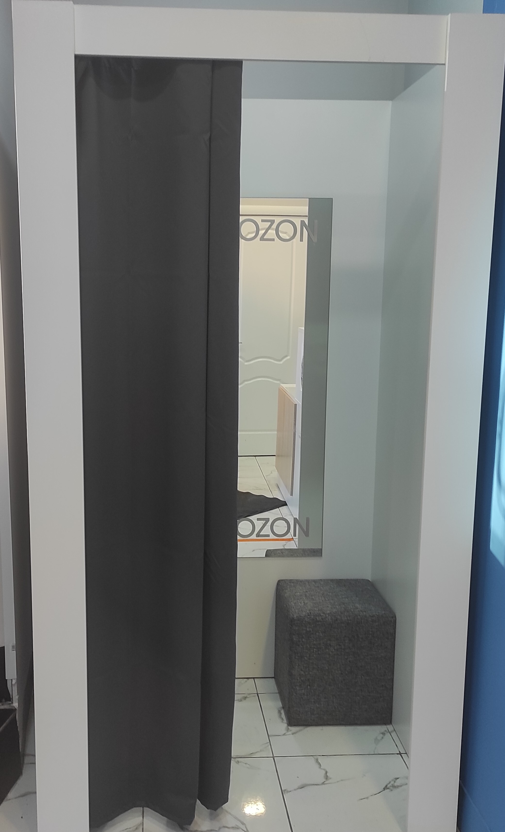 Размер примерочной озон. Размер примерочной. Примерочная озон. Пвз озон примерочная. Примерочная кабина угловая 1200x1200x2000 пку-200.