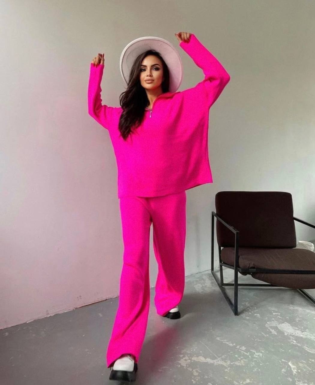 Спортивный костюм женский 2024 тренд. Модный теплый костюм женский 2024. Спортивный костюм женский теплый. Модный теплый костюм женский 2024. Белый трикотажный костюм.