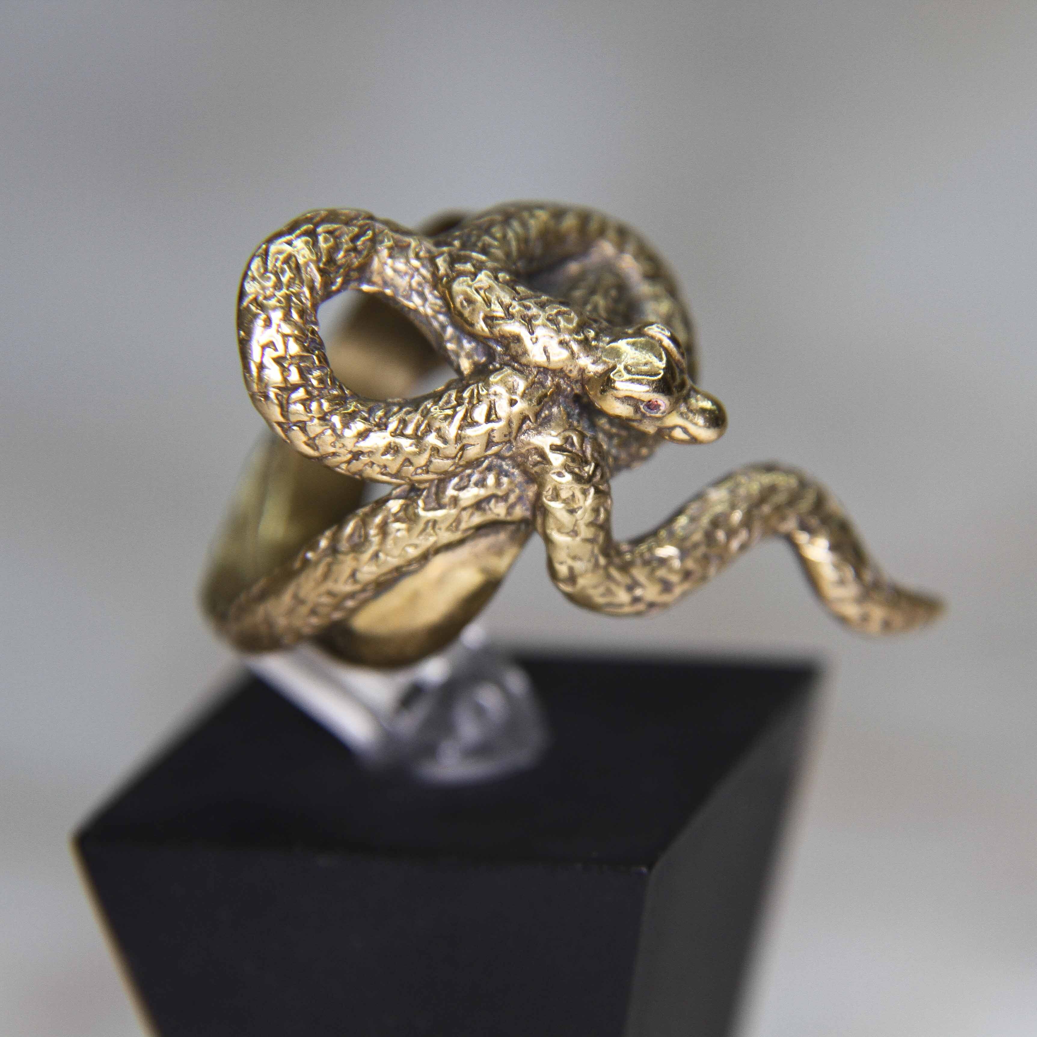 Кольцо жадного змея dark. Золотое кольцо жадного змея Dark Souls 3. Кольцо жадного змея Dark Souls. Кольцо золотого змея дс3. Dark Souls кольцо жадного змея серебряное.