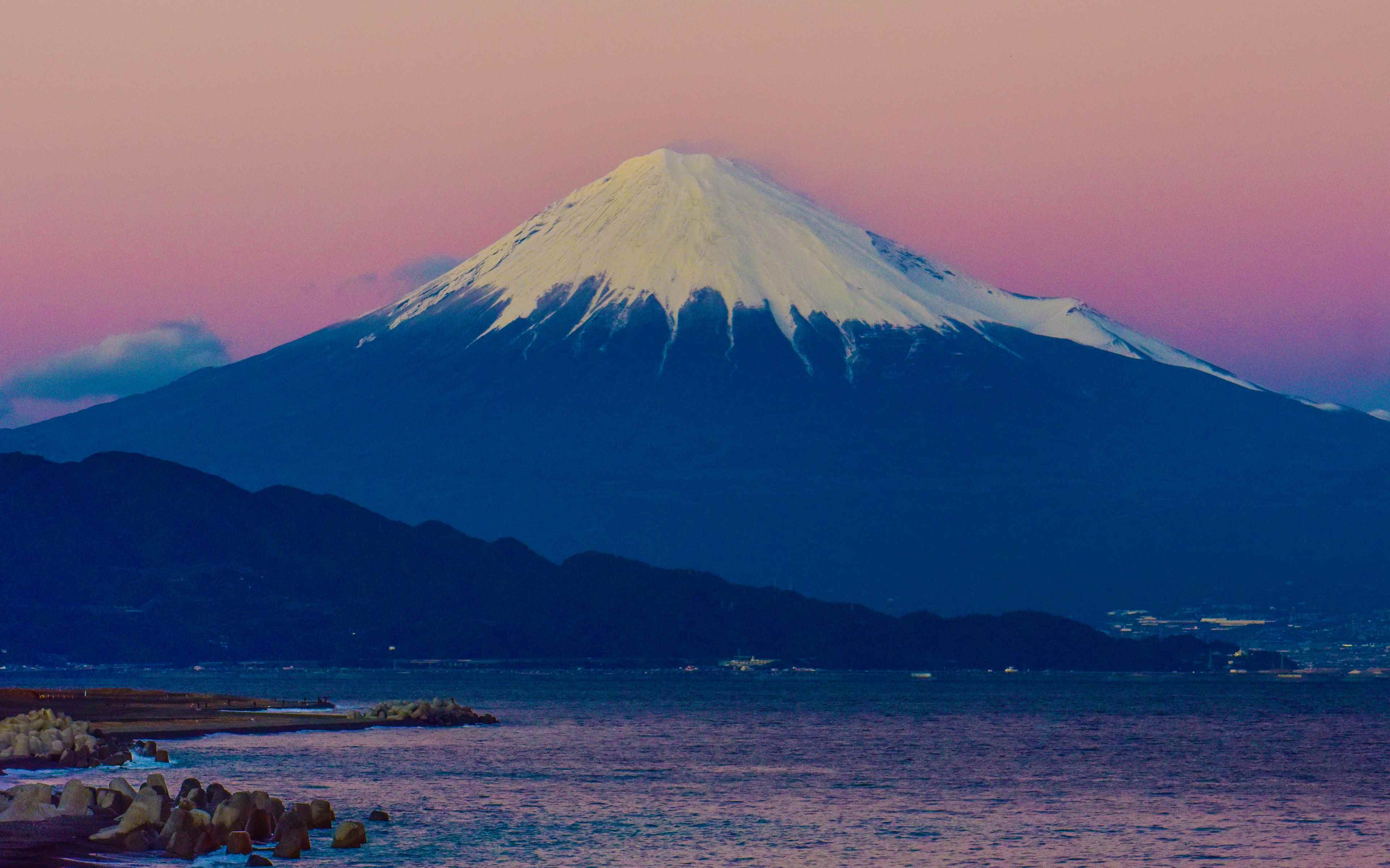 Остров хонсю 5 букв сканворд. Yaponiya futziyama vulqoni. Гора Фудзи это вулкан. Фуджи Япония.