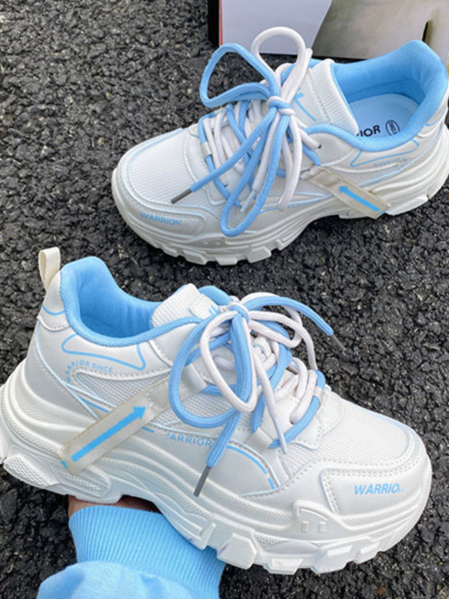 Кроссовки с резиновыми шнурками