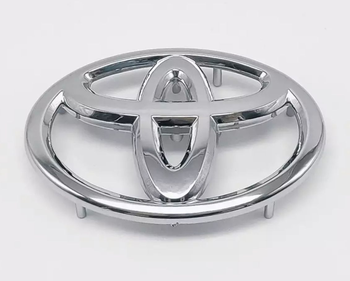 Эмблема Тойота на решетку радиатора