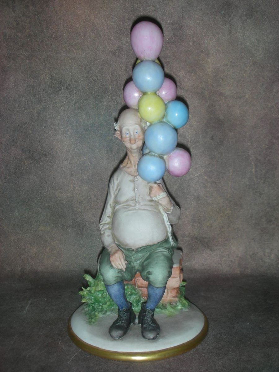 Продавец воздушные шары. Статуэтка "продавец воздушных шаров", la Medea. Продавец воздушных шаров. Продавщица воздушных шаров статуэтка. Старик с воздушными шарами статуэтка.